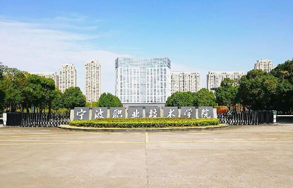 500強企業(yè)“組團”搶人，這所高職院校畢業(yè)生緣何成為“香餑餑”？