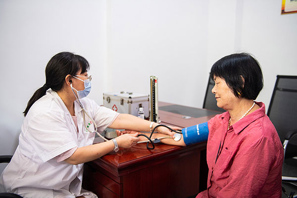 基本養(yǎng)老金上調(diào)4% 各地多措并舉保障按時足額發(fā)放