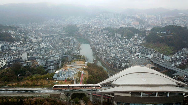 新春走基層丨“小”場(chǎng)景涌動(dòng)經(jīng)濟(jì)“大”能量——小店、小廠、小站、小村探訪記
